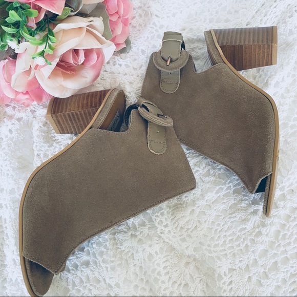 STEVE MADDEN CATLYNA SUEDE PEEP TOE OPEN BACK BLOCK HEEL SANDAL BOOTIE - Picture 3 of 16